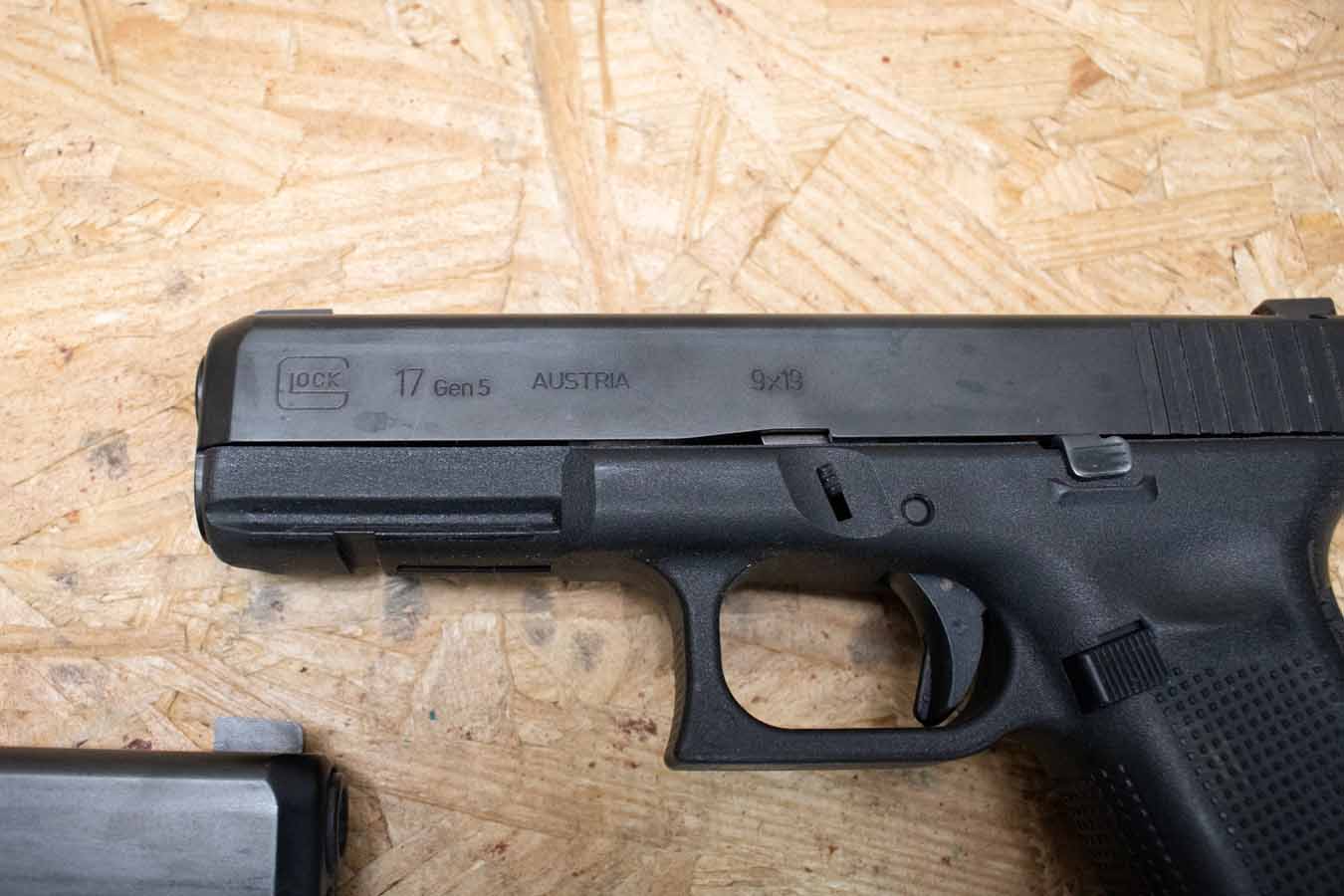 GLOCK 17 Gen5 9mm Police Trade-in Pistol with Night Sights (Fair Condition)